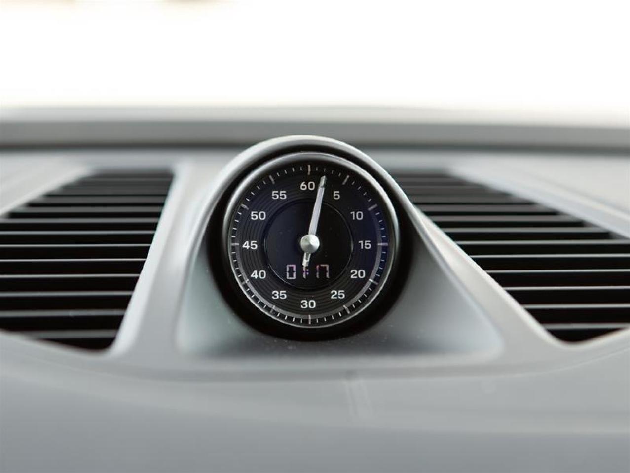 2024 Porsche Macan Electric 4 AWD Photo