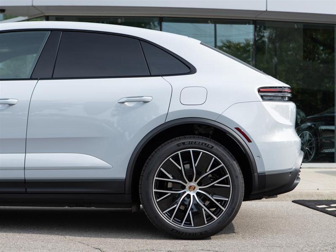 2024 Porsche Macan Electric 4 AWD Photo