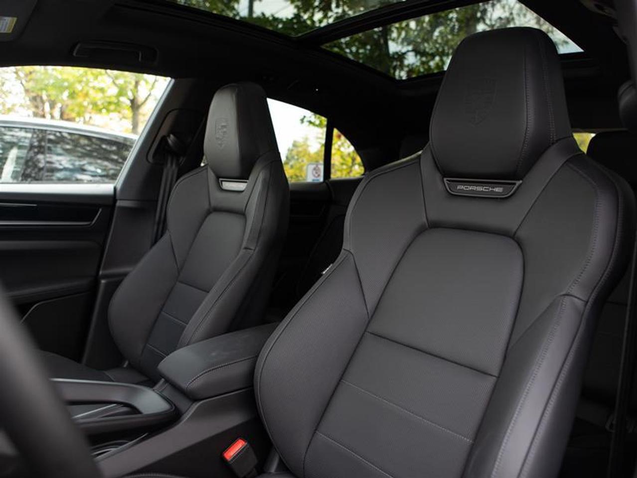 2024 Porsche Macan Electric 4 AWD Photo