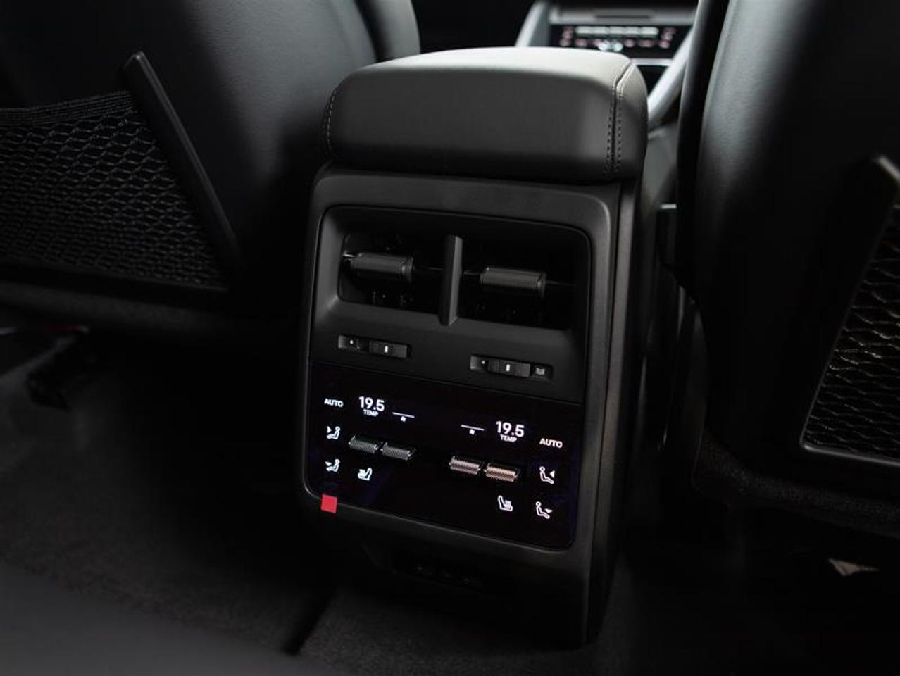 2024 Porsche Macan Electric 4 AWD Photo