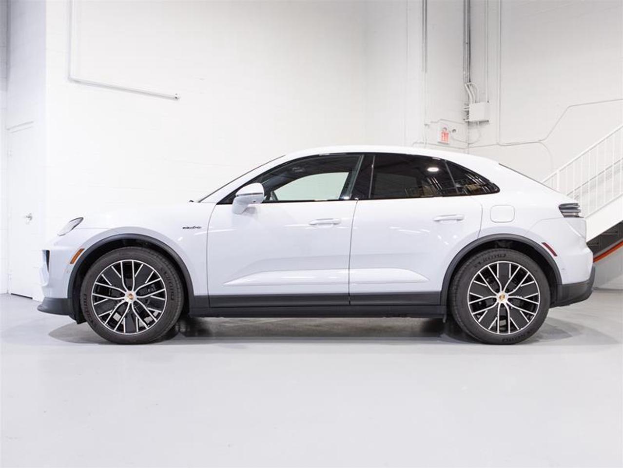 2024 Porsche Macan Electric 4 AWD Photo
