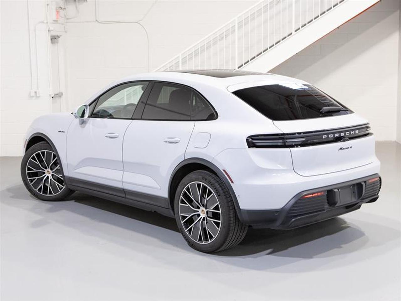 2024 Porsche Macan Electric 4 AWD Photo3