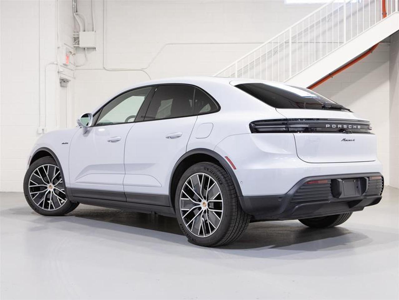 2024 Porsche Macan Electric 4 AWD Photo
