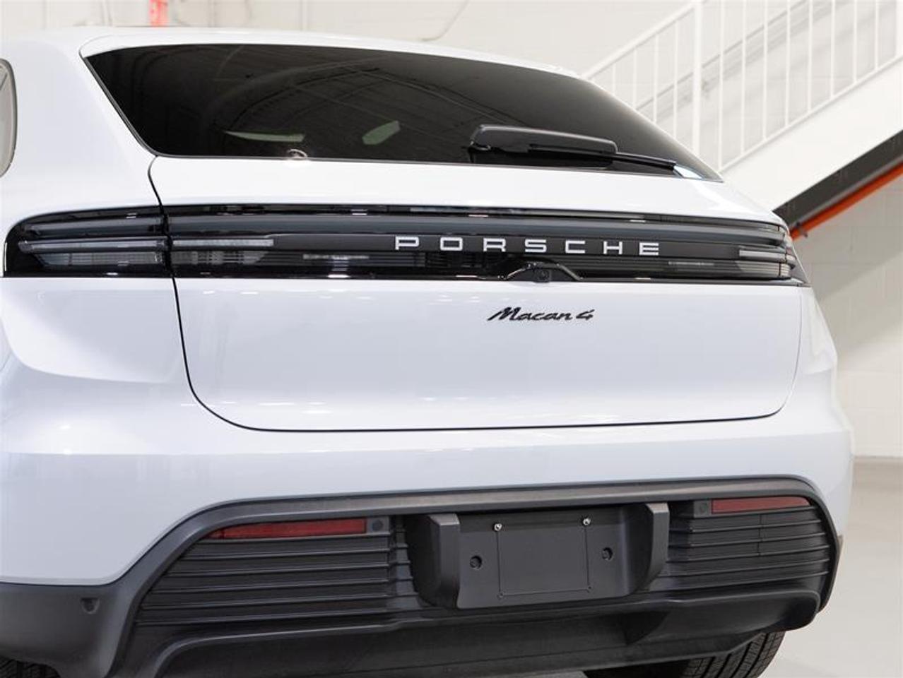 2024 Porsche Macan Electric 4 AWD Photo