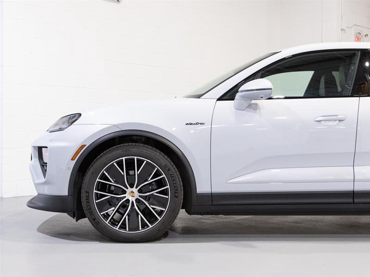 2024 Porsche Macan Electric 4 AWD Photo