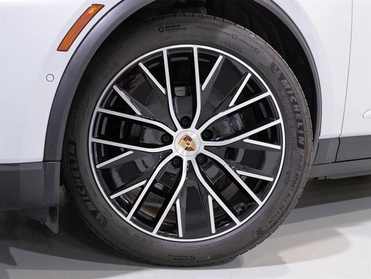 2024 Porsche Macan Electric 4 AWD Photo
