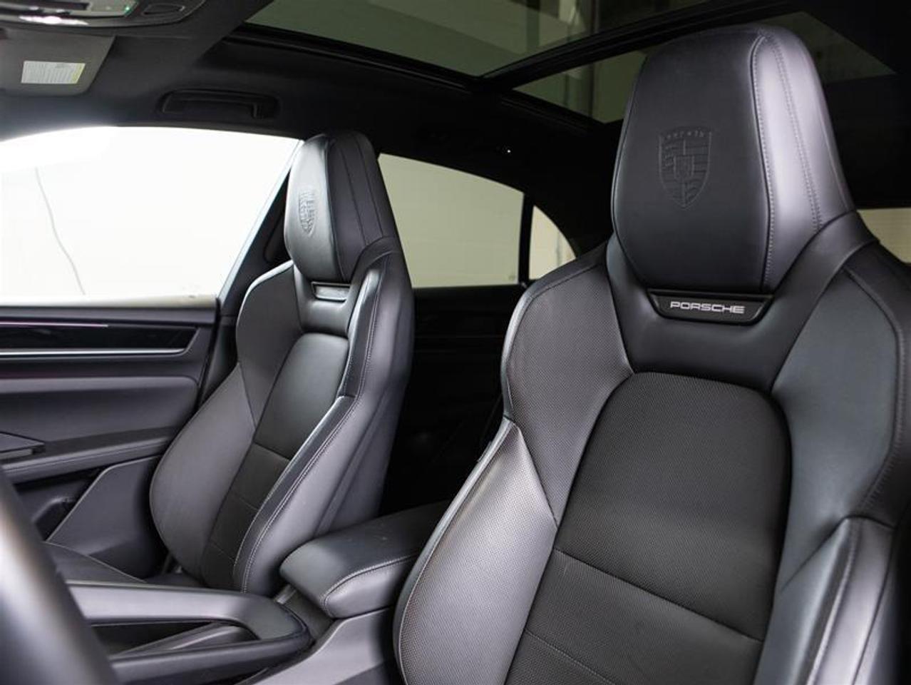 2024 Porsche Macan Electric 4 AWD Photo