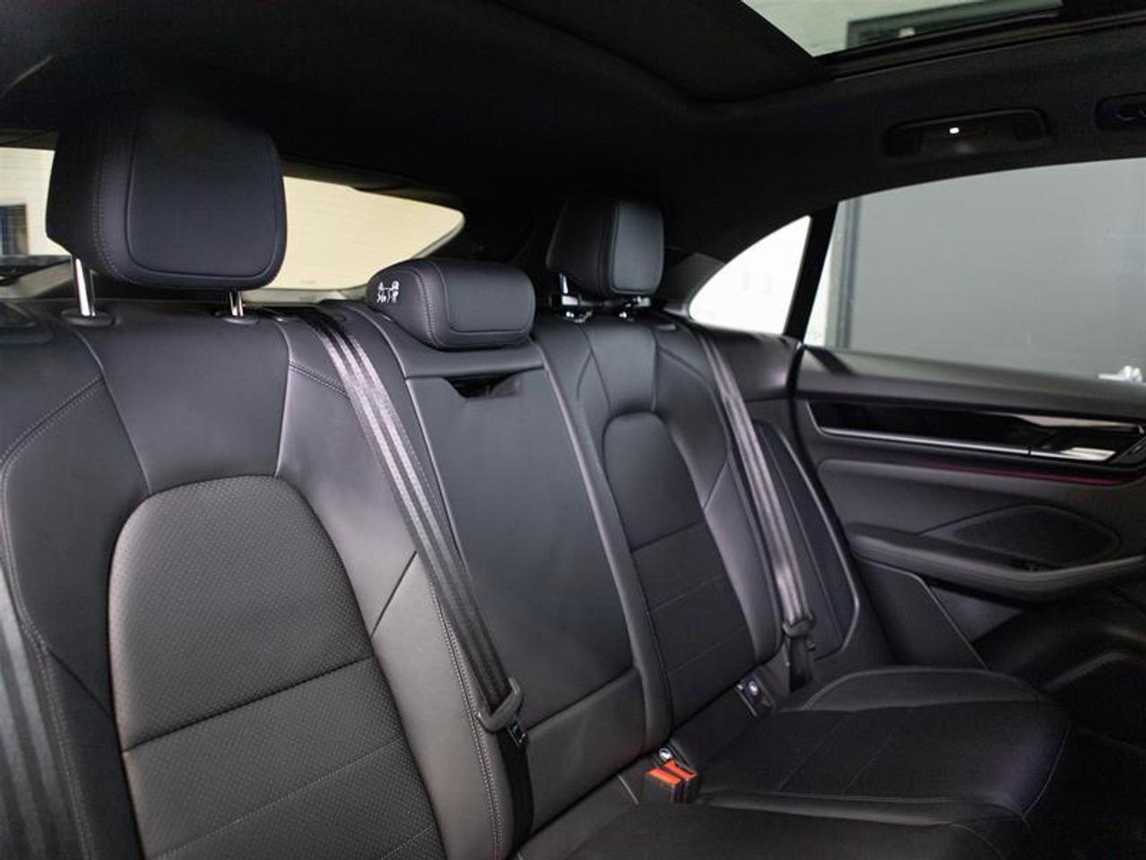 2024 Porsche Macan Electric 4 AWD Photo
