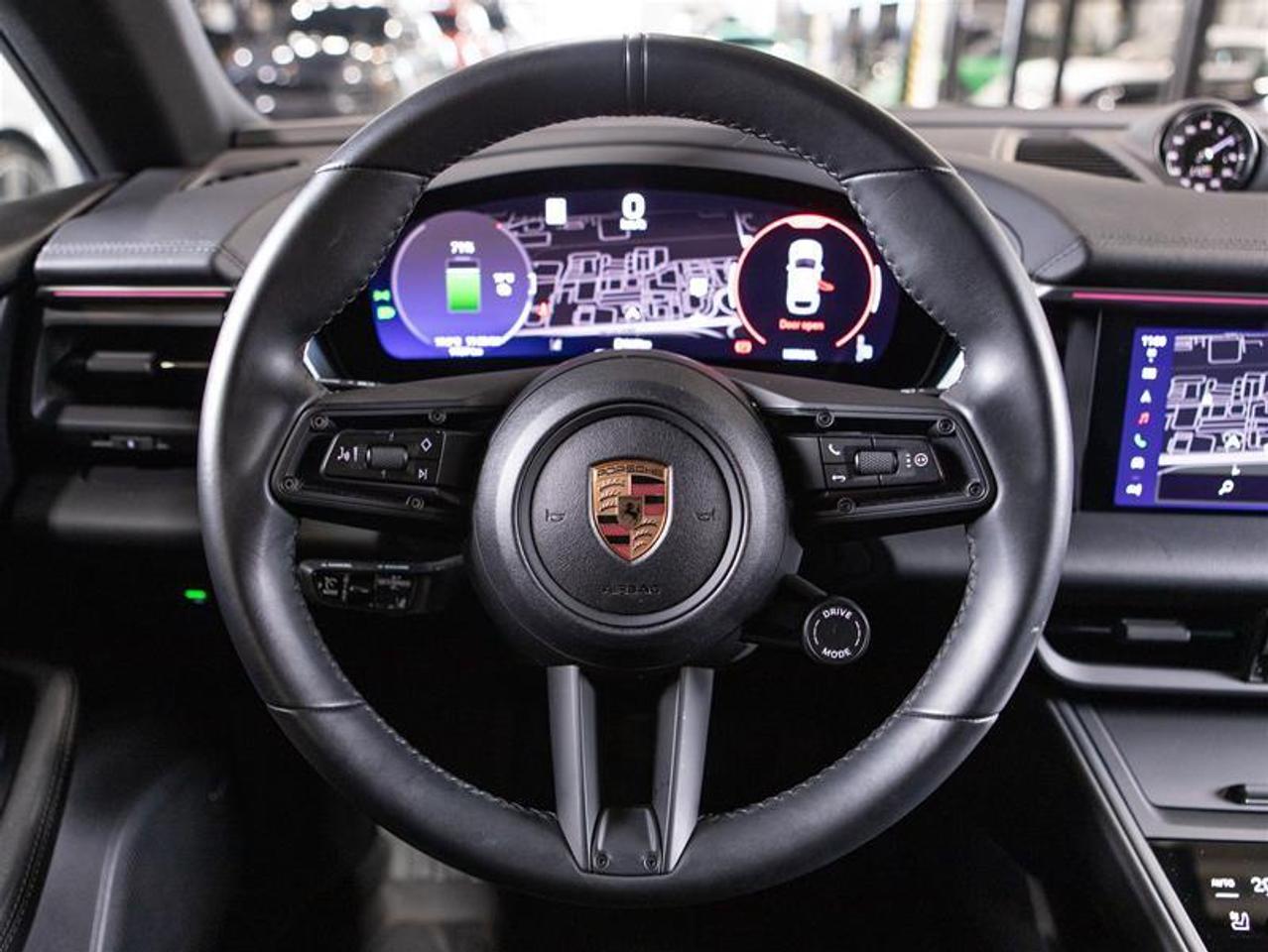 2024 Porsche Macan Electric 4 AWD Photo