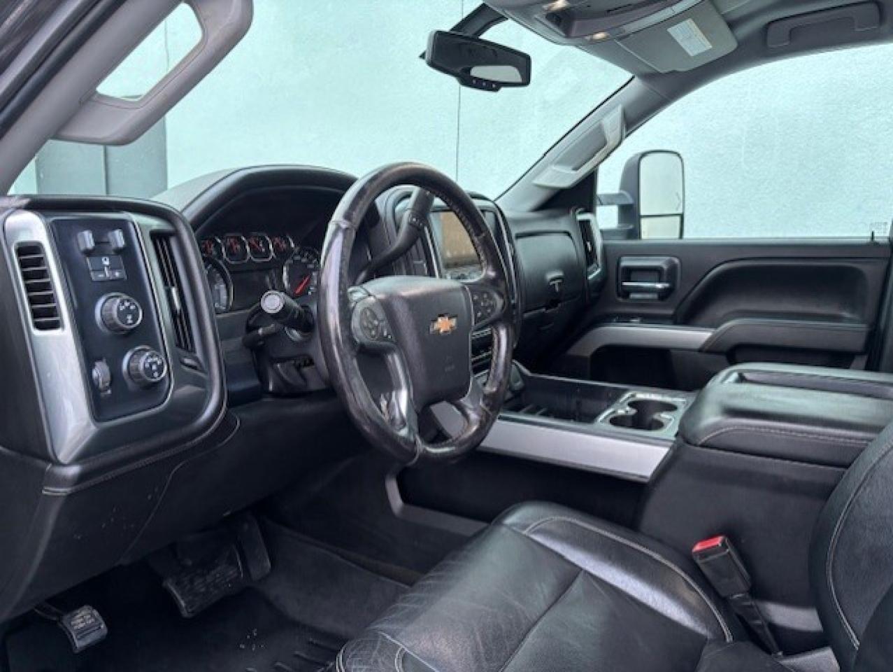 2015 Chevrolet Silverado 2500 LTZ 4WD Z71-CREW CAB-LONG BOX-LEATHER-NAVI-TONNEAU Photo