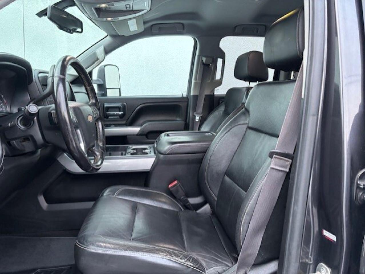 2015 Chevrolet Silverado 2500 LTZ 4WD Z71-CREW CAB-LONG BOX-LEATHER-NAVI-TONNEAU Photo