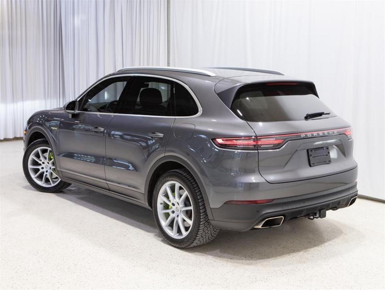 2023 Porsche Cayenne E-Hybrid Photo