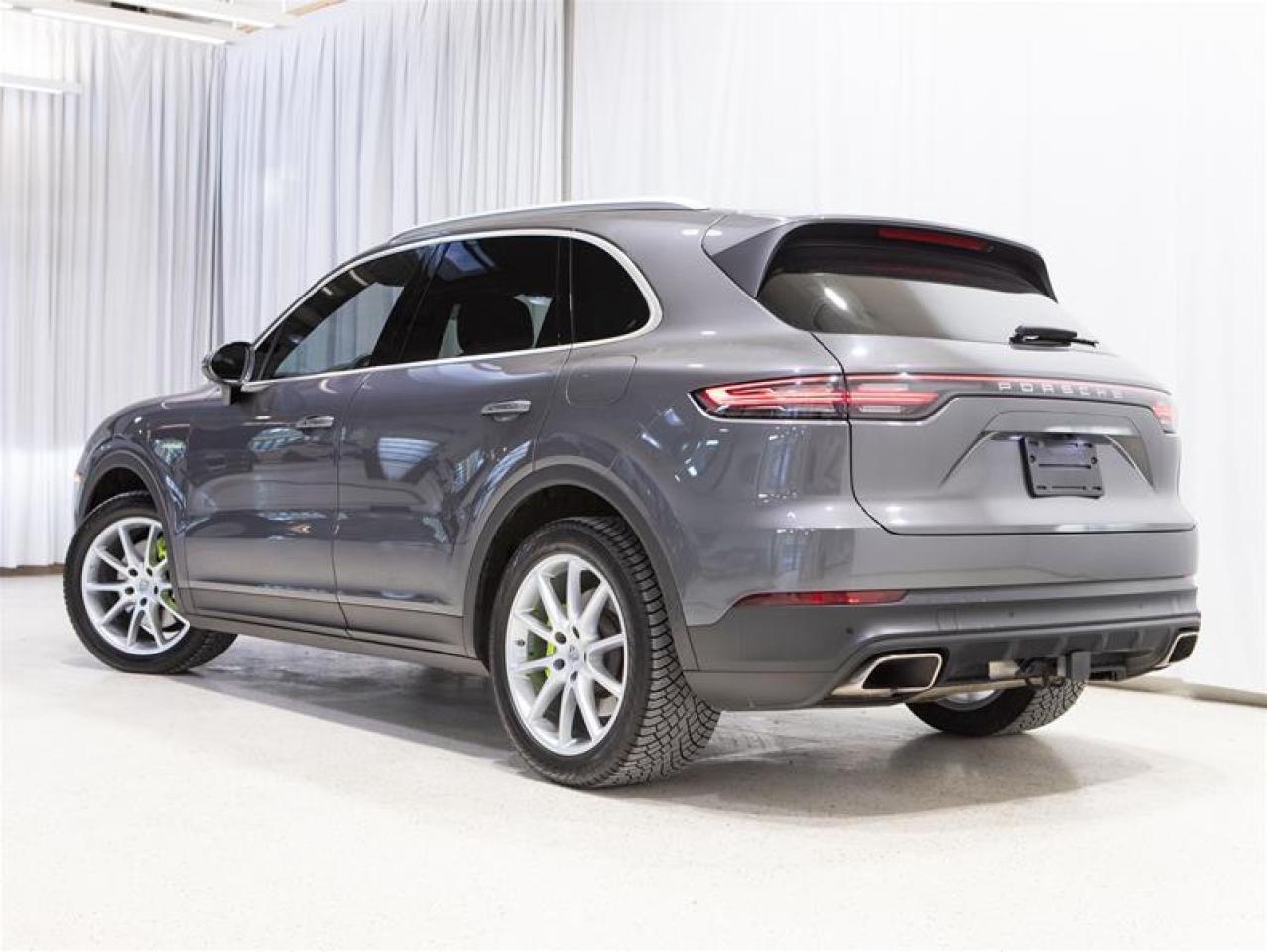 2023 Porsche Cayenne E-Hybrid Photo