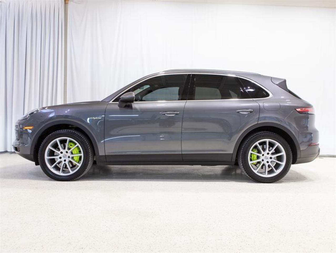 2023 Porsche Cayenne E-Hybrid Photo
