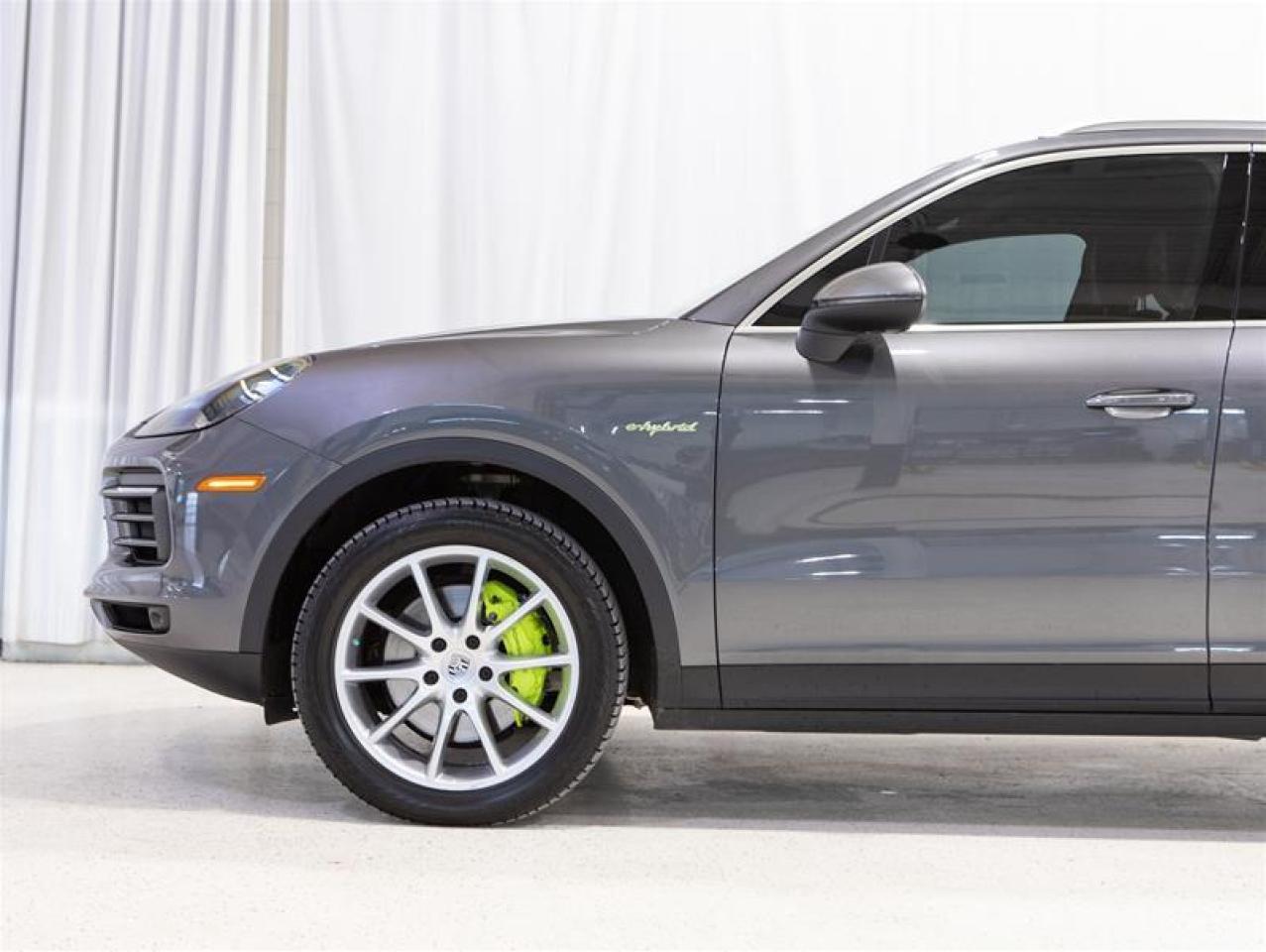 2023 Porsche Cayenne E-Hybrid Photo