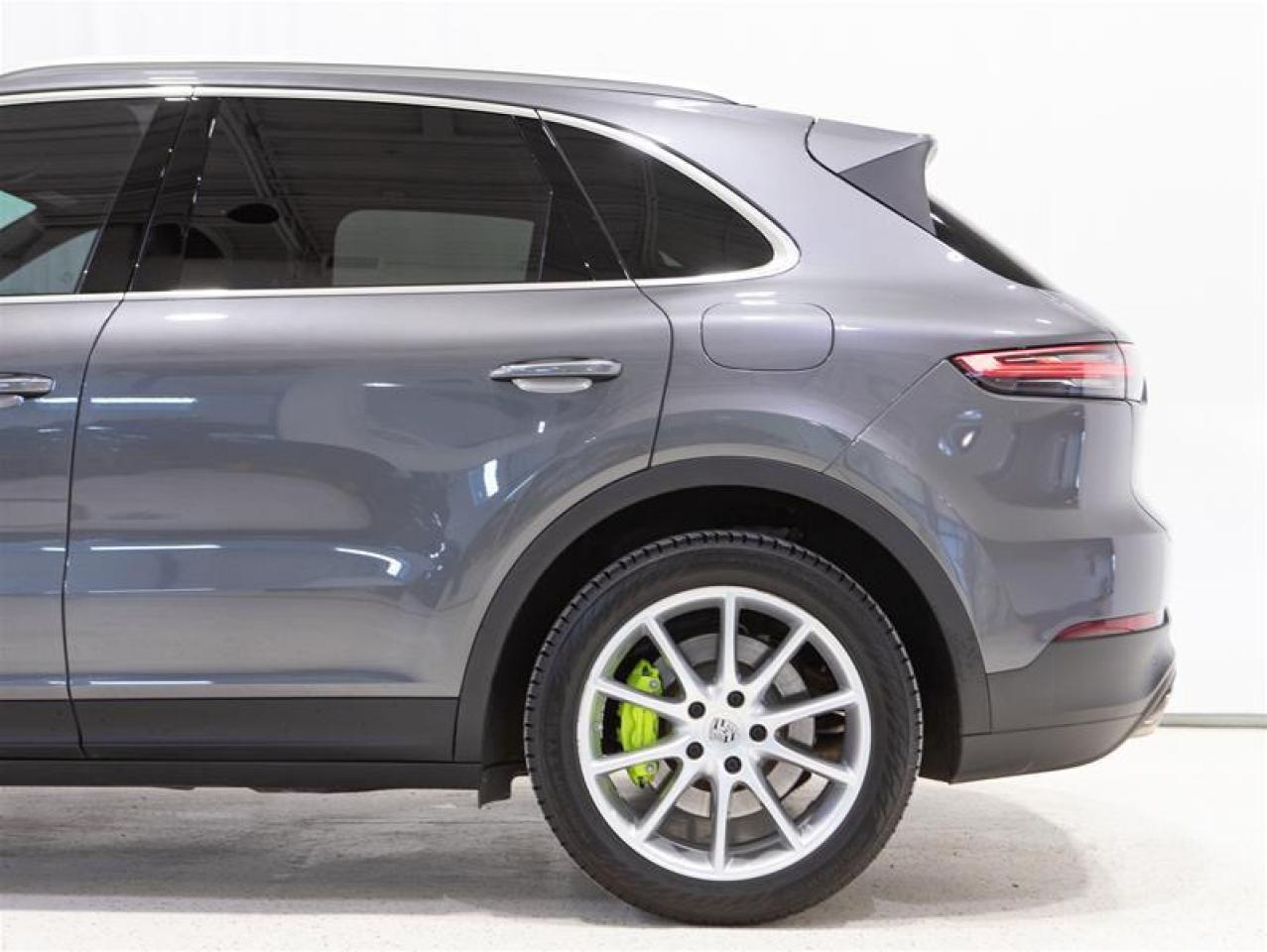 2023 Porsche Cayenne E-Hybrid Photo