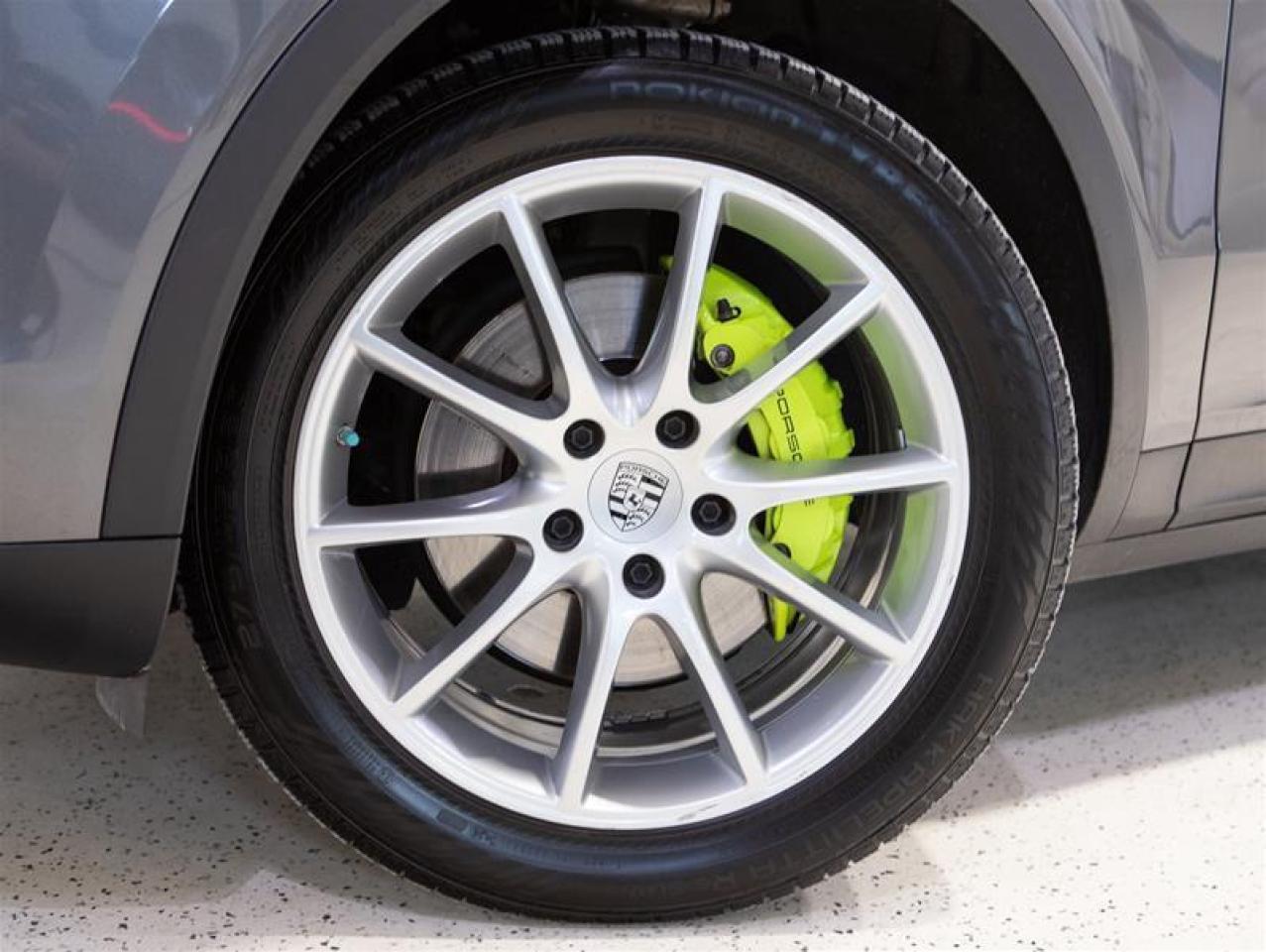 2023 Porsche Cayenne E-Hybrid Photo