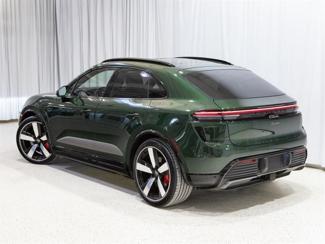 2024 Porsche Macan Electric Turbo AWD Photo