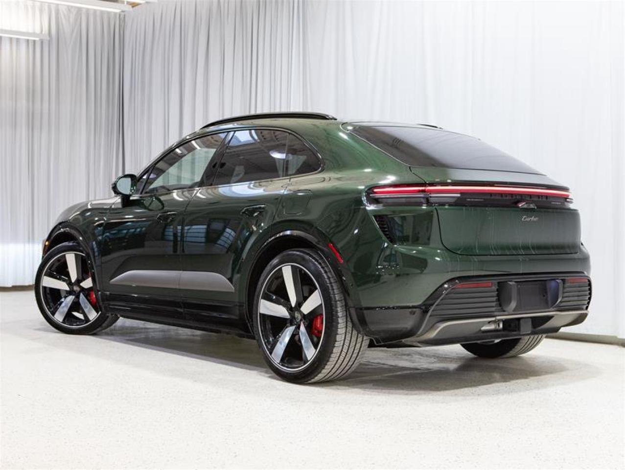 2024 Porsche Macan Electric Turbo AWD Photo