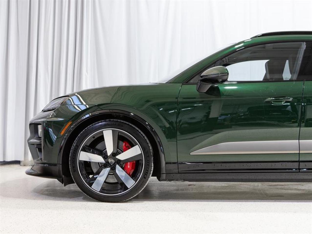 2024 Porsche Macan Electric Turbo AWD Photo