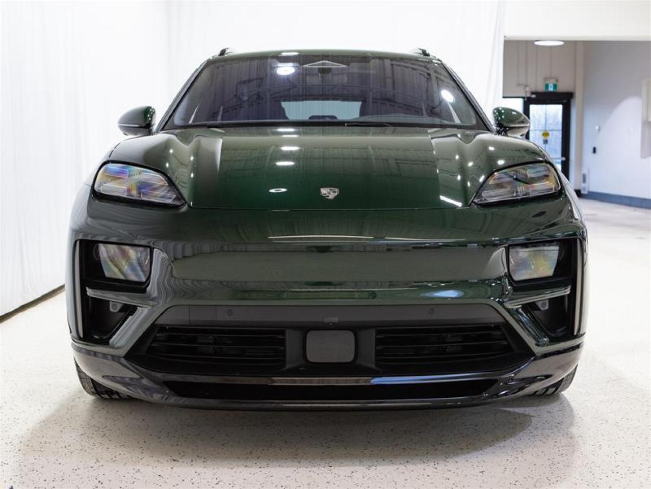 2024 Porsche Macan Electric Turbo AWD Photo