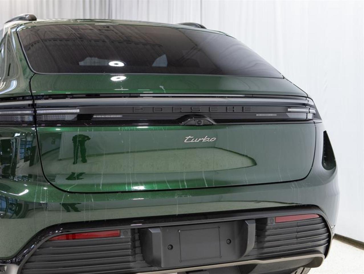 2024 Porsche Macan Electric Turbo AWD Photo