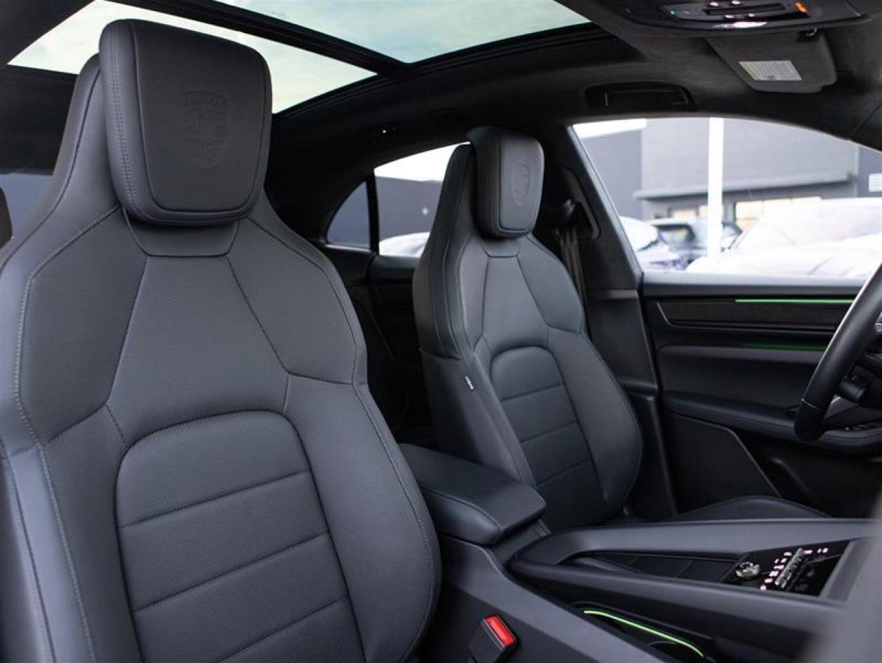 2024 Porsche Macan Electric Turbo AWD Photo