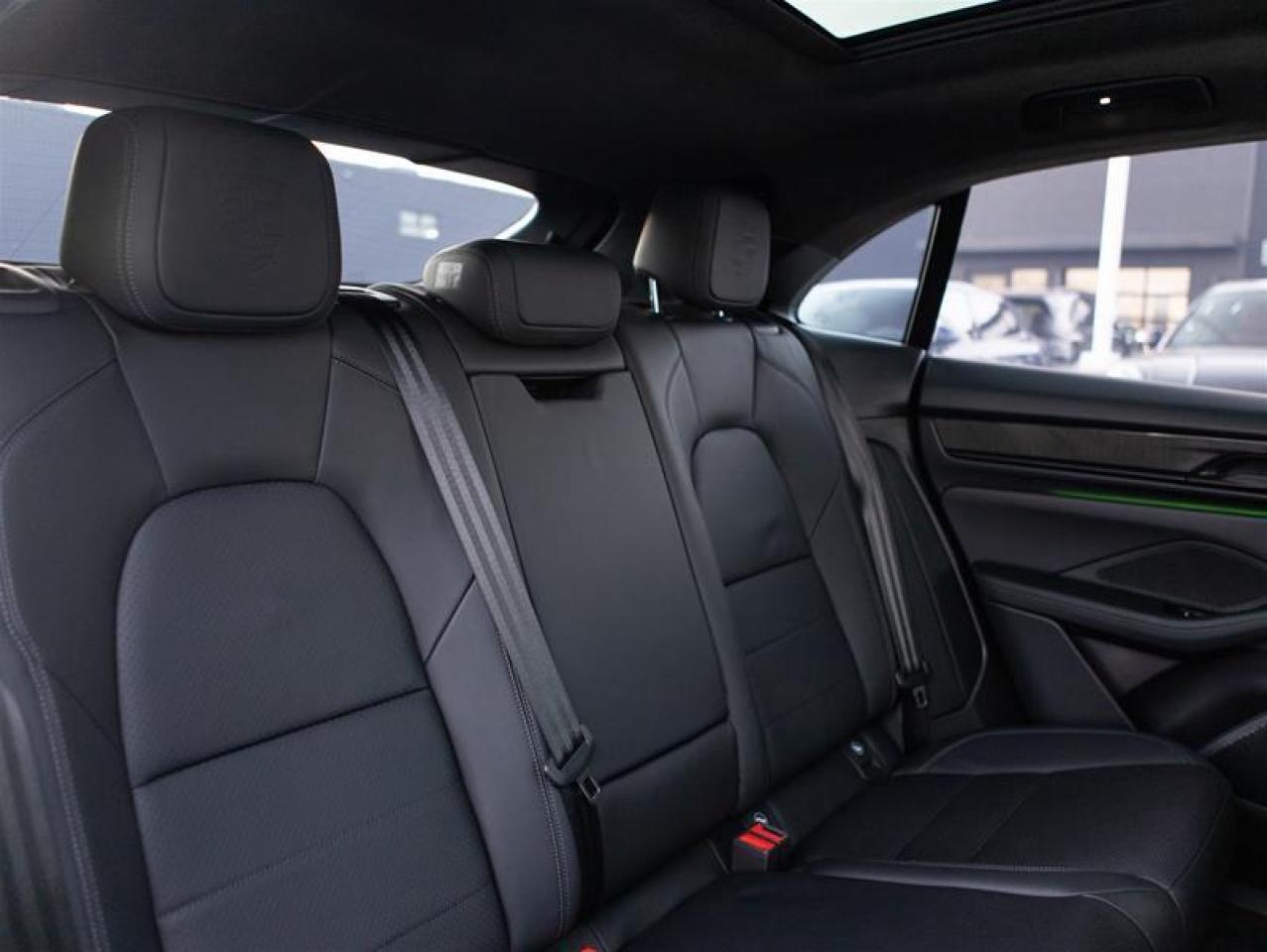 2024 Porsche Macan Electric Turbo AWD Photo