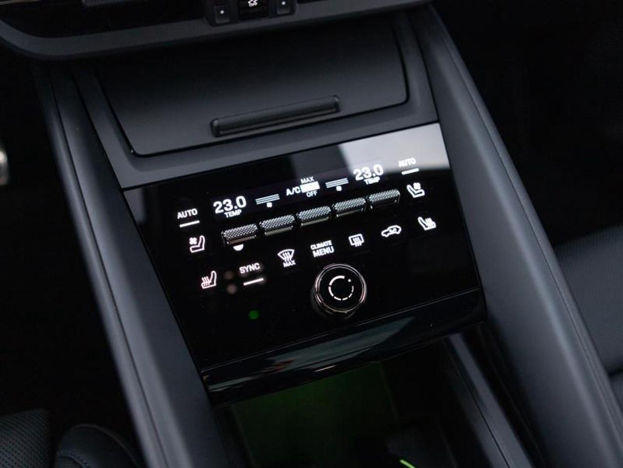 2024 Porsche Macan Electric Turbo AWD Photo