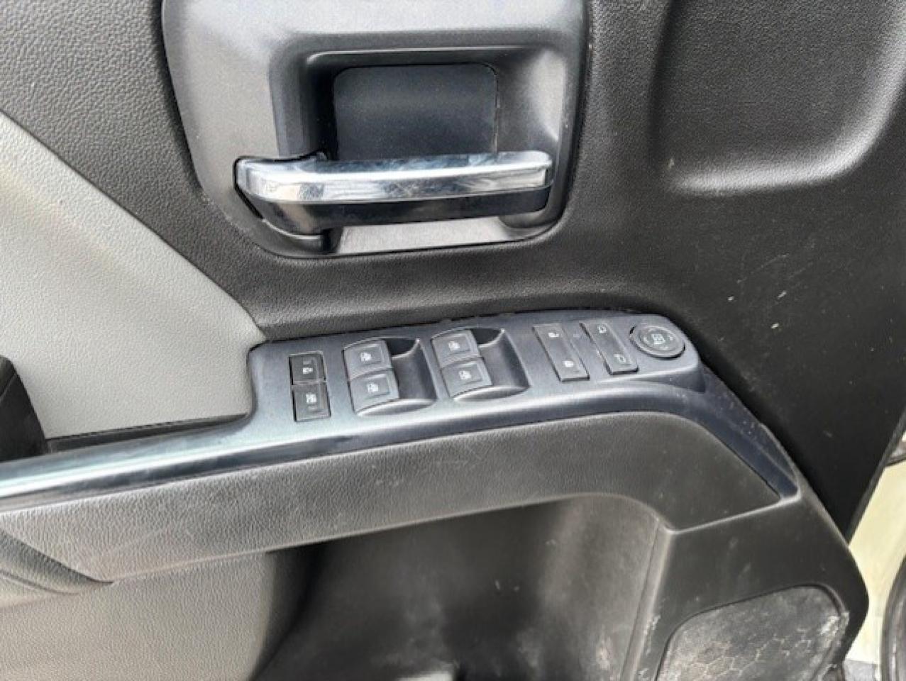 2019 Chevrolet Silverado 1500 4WD V8 ONLY 94,000KM-1 OWNER-DOUBLE CAB-WE FINANCE Photo