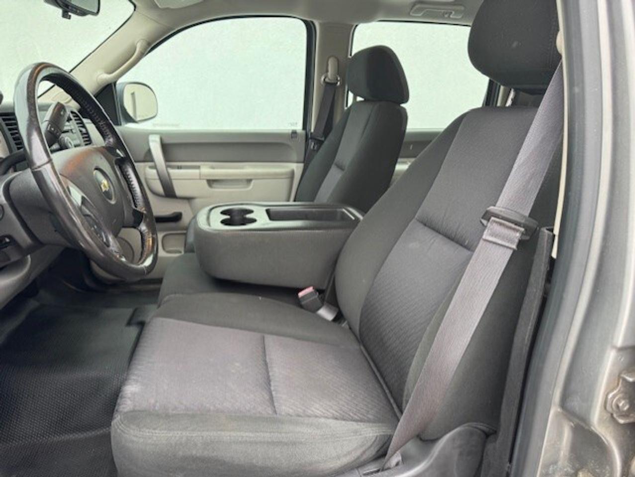 2014 Chevrolet SILVERADO 2500HD V8 6.0L-CREW CAB-LONG BOX-MATCHING CAP-146KM! Photo