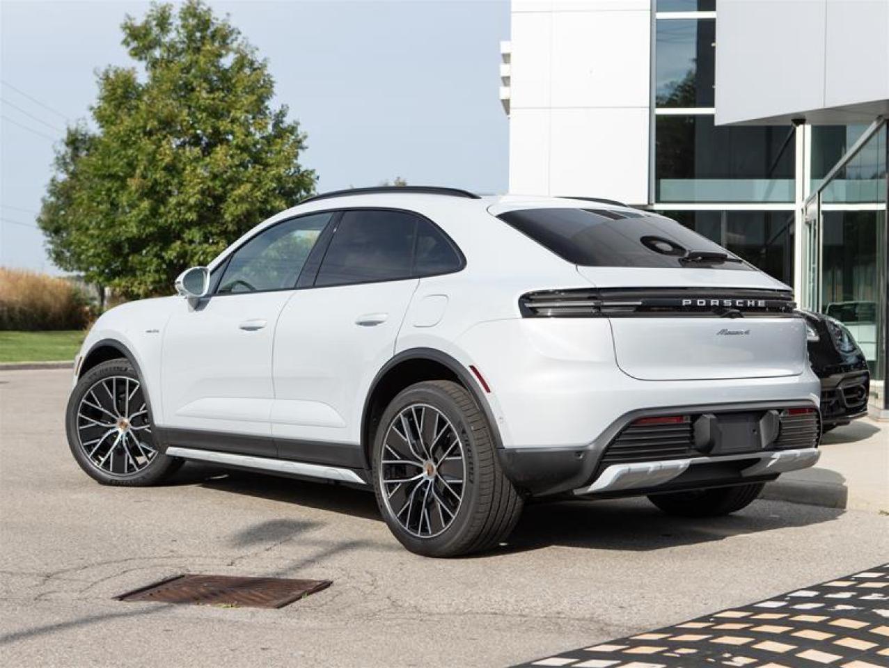 2024 Porsche Macan Electric 4 AWD Photo