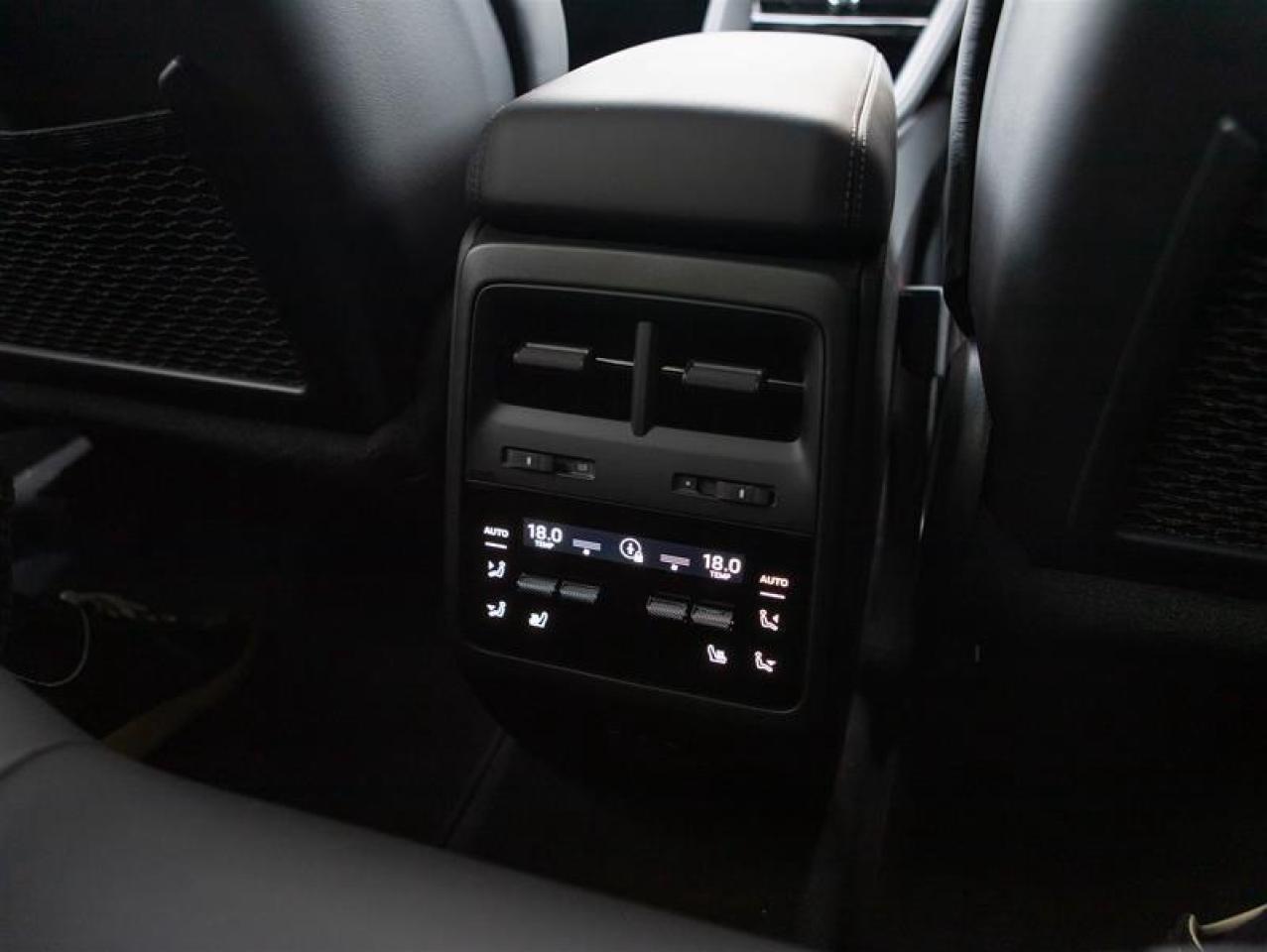 2024 Porsche Macan Electric 4 AWD Photo