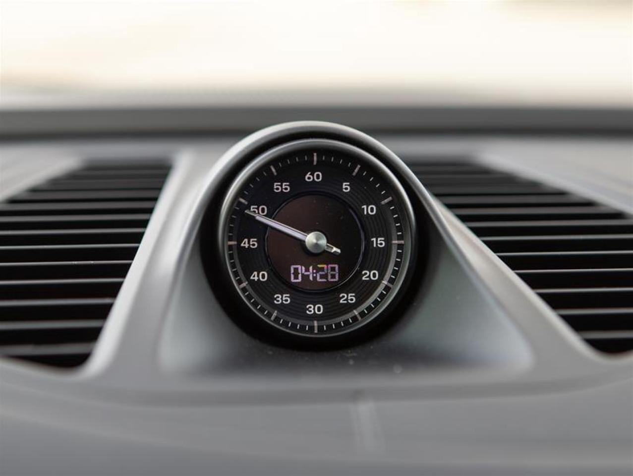 2024 Porsche Macan Electric 4 AWD Photo