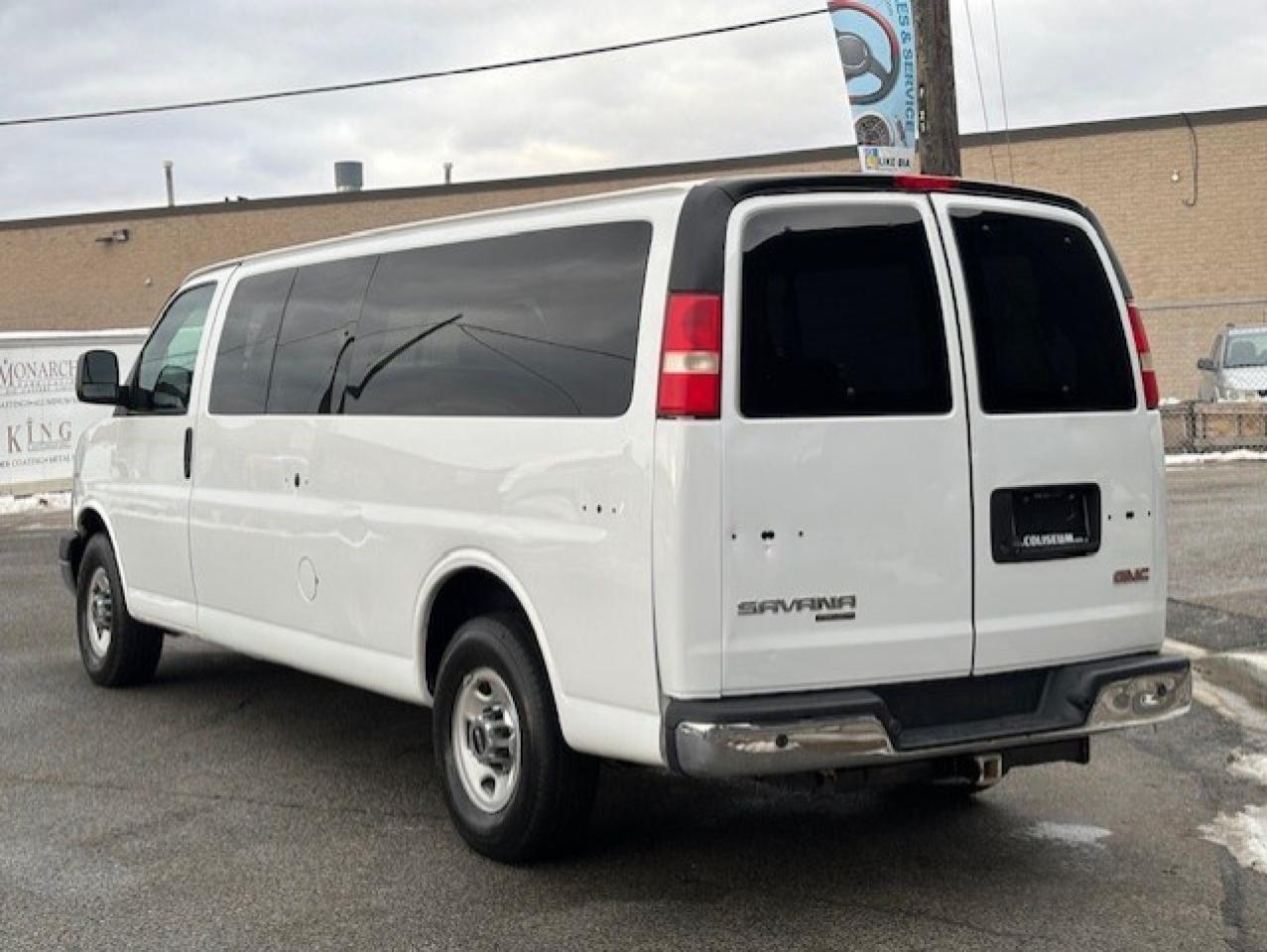 2015 GMC Savana Passenger LT 3500 15 PASSENGER EXTENDED-REMOTE START-TOW PKG Photo2