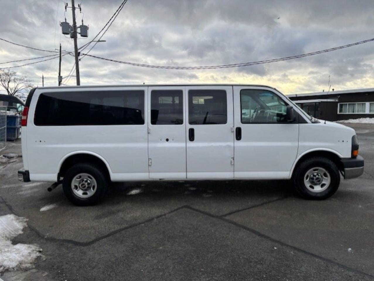 2015 GMC Savana Passenger LT 3500 15 PASSENGER EXTENDED-REMOTE START-TOW PKG Photo