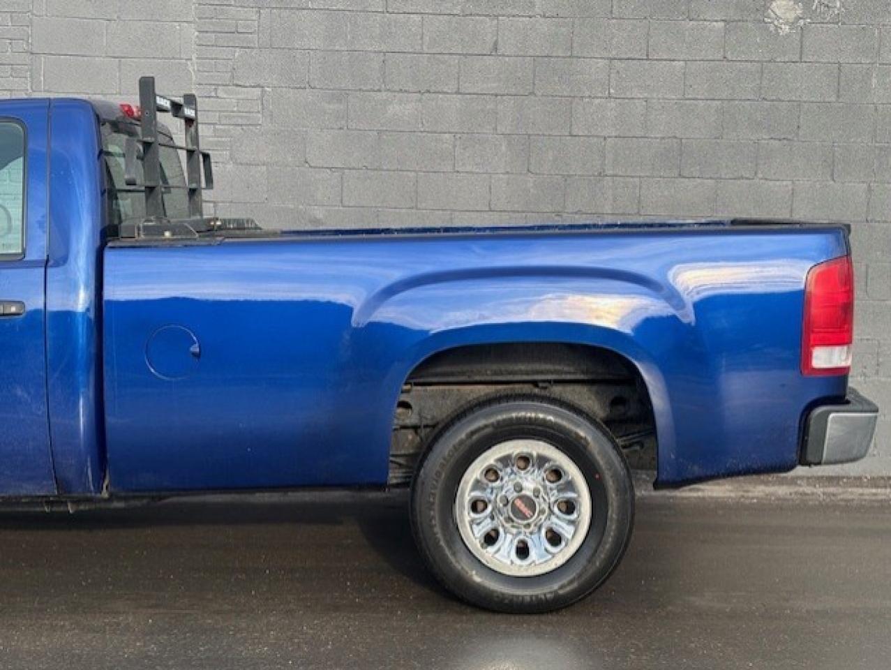 2013 GMC Sierra 1500 V6 REGULAR CAB-8 FOOT LONG BOX-1 OWNER-CERTIFIED! Photo2