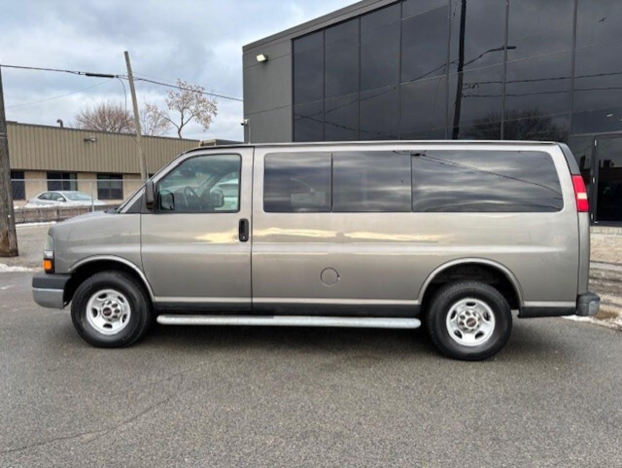 2011 Chevrolet Express Passenger LT 2500 **12 PASSENGER-REMOTE START-RUNS GREAT** Photo