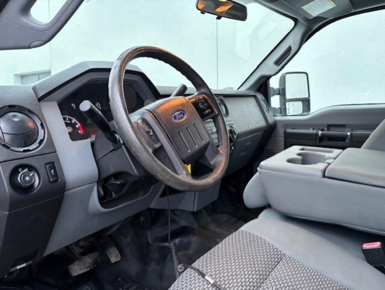 2016 Ford F-250 4WD WESTERN SNOW PLOW-ONLY 90KM-CREW CAB-SHORT BOX Photo