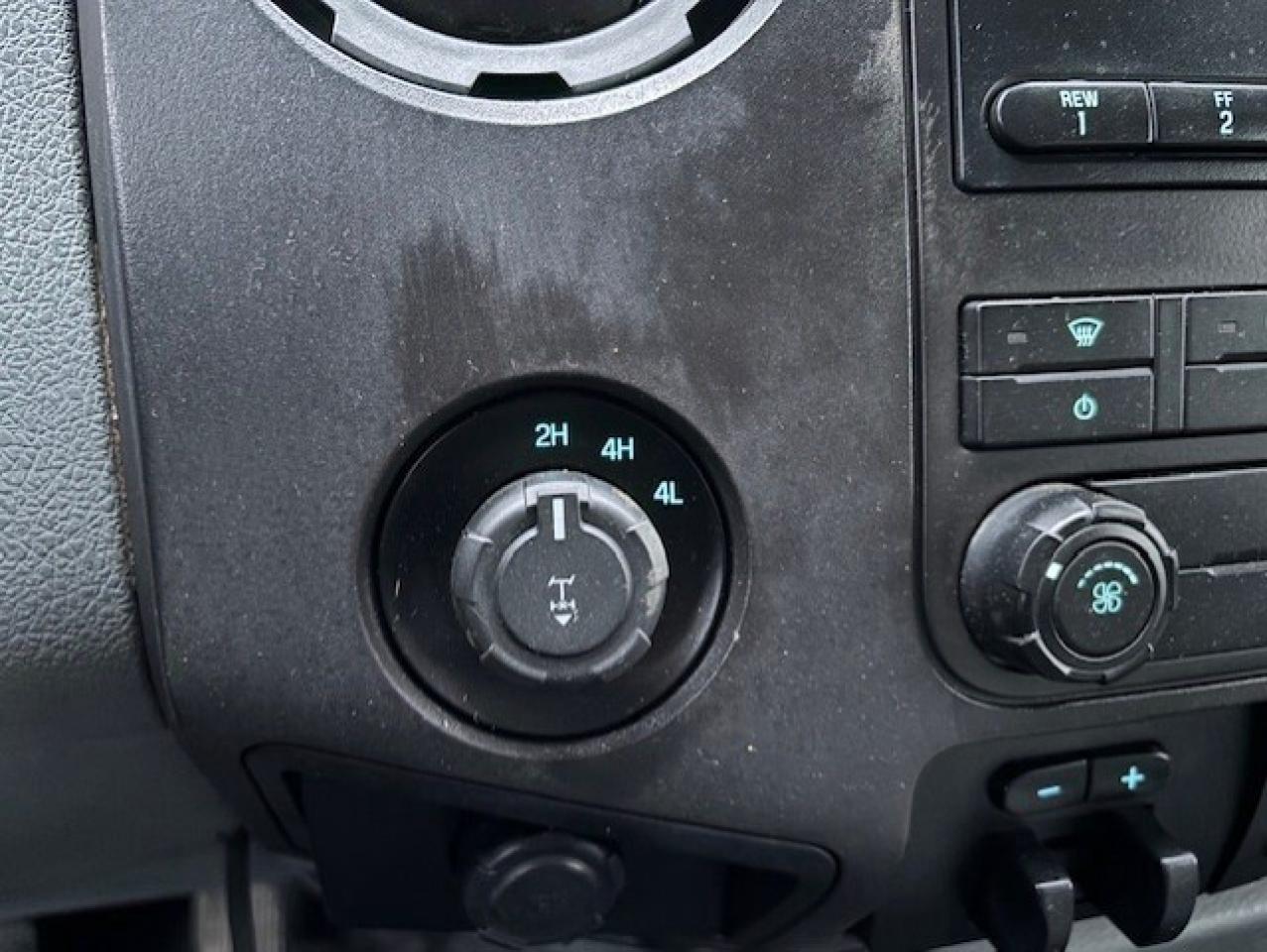 2016 Ford F-250 4WD WESTERN SNOW PLOW-ONLY 90KM-CREW CAB-SHORT BOX Photo