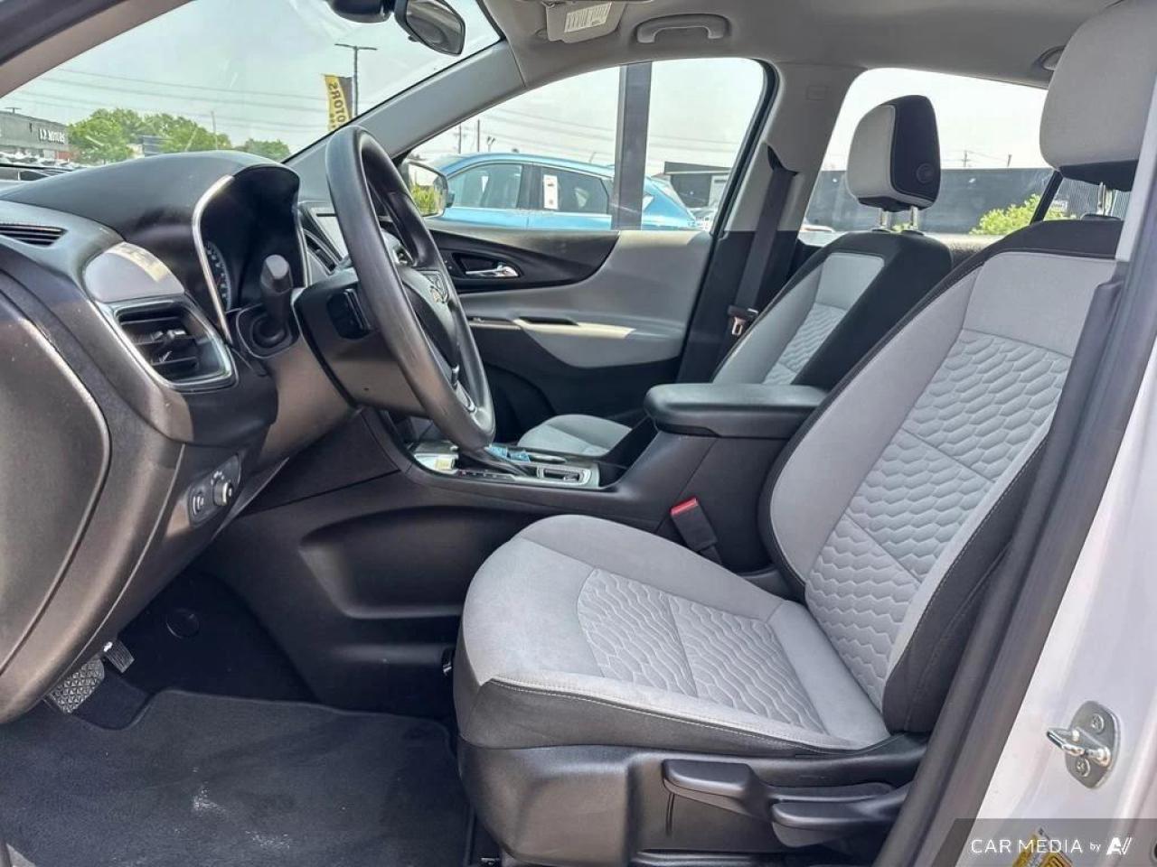 2023 Chevrolet Equinox LS BACKUP CAM   BLUETOOTH   HTD SEATS   KEYLESS EN Photo