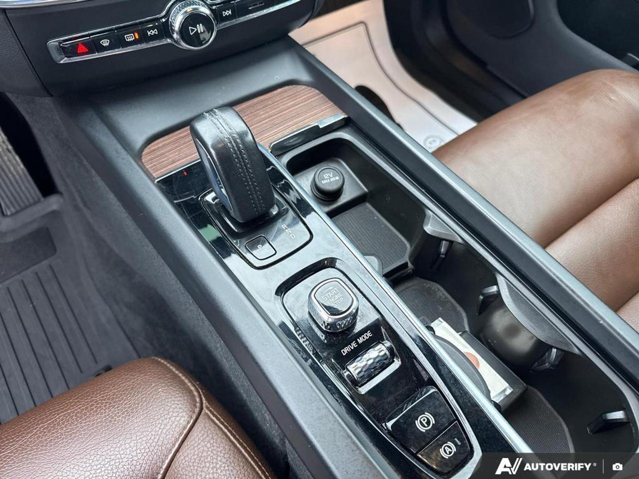 2021 Volvo XC60 Recharge T8 Inscription Expression HYBRID   BACKUP CAM   BL Photo