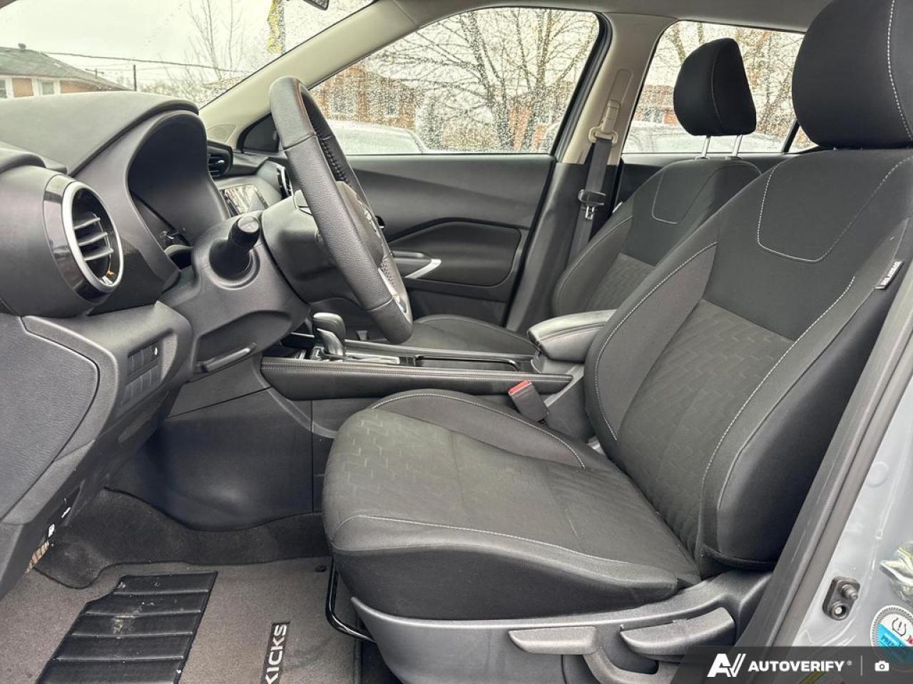 2024 Nissan Kicks SV BACKUP CAM   BLUETOOTH   HTD SEATS   KEYLESS EN Photo