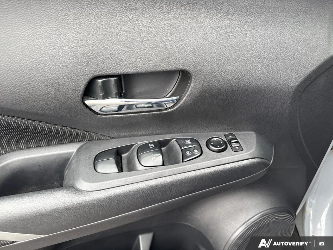 2024 Nissan Kicks SV BACKUP CAM   BLUETOOTH   HTD SEATS   KEYLESS EN Photo