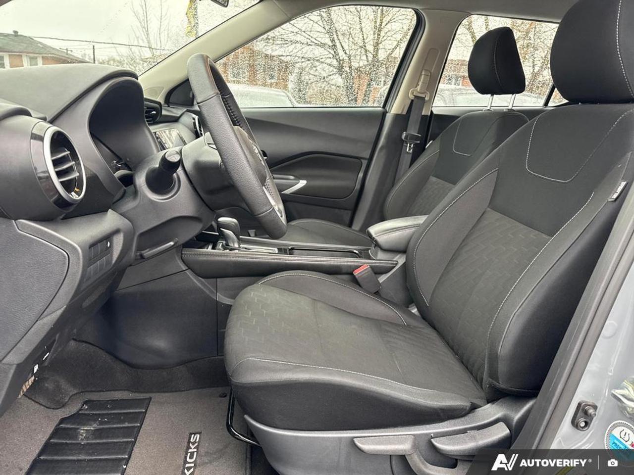 2024 Nissan Kicks SV BACKUP CAM   BLUETOOTH   HTD SEATS   KEYLESS EN Photo