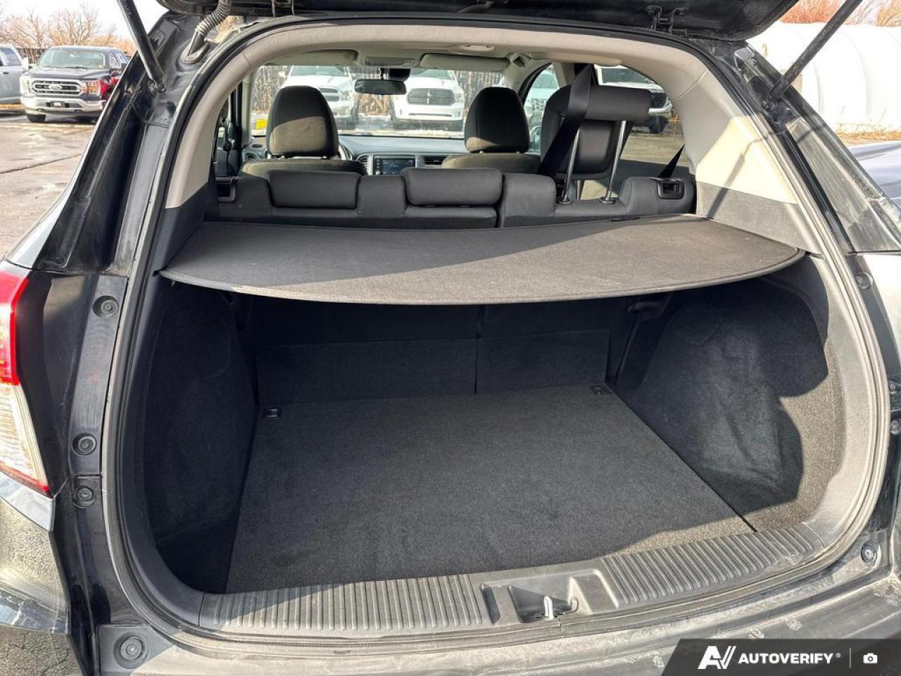 2022 Honda HR-V LX BACKUP CAM   BLUETOOTH   HTD SEATS   KEYLESS EN Photo