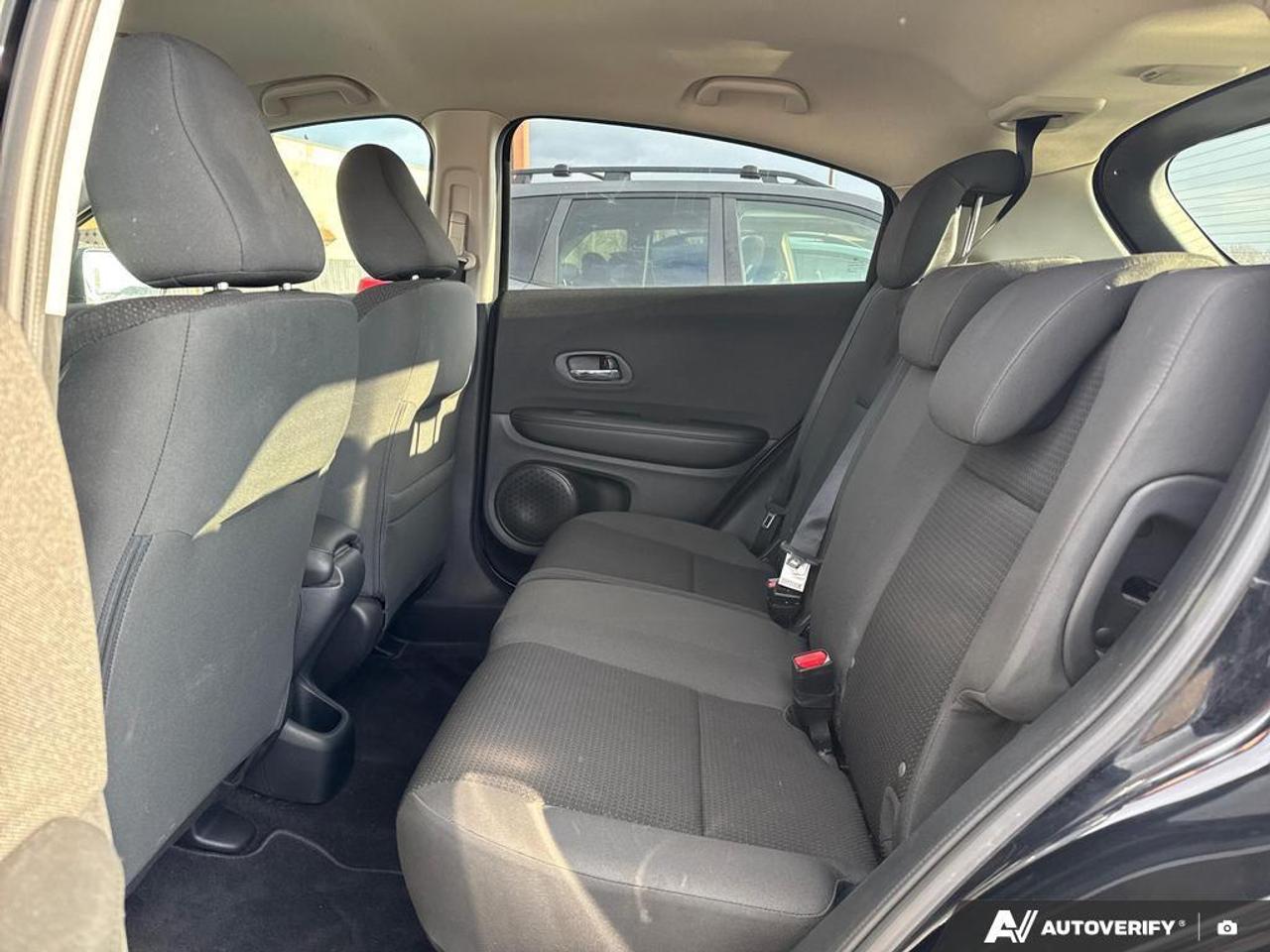 2022 Honda HR-V LX BACKUP CAM   BLUETOOTH   HTD SEATS   KEYLESS EN Photo