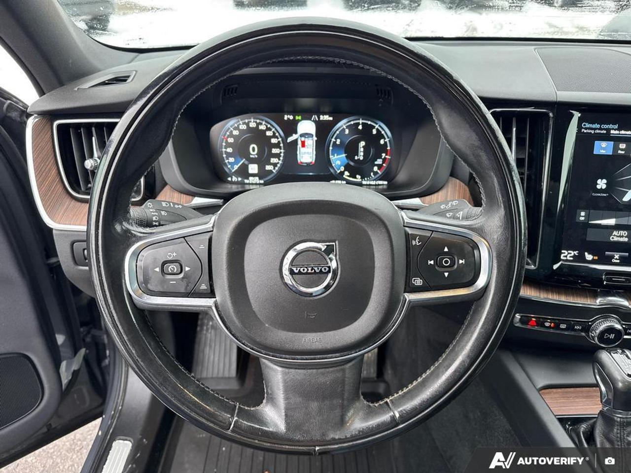 2021 Volvo XC60 T6 Momentum BACKUP CAM   BLUETOOTH   HTD SEATS   K Photo