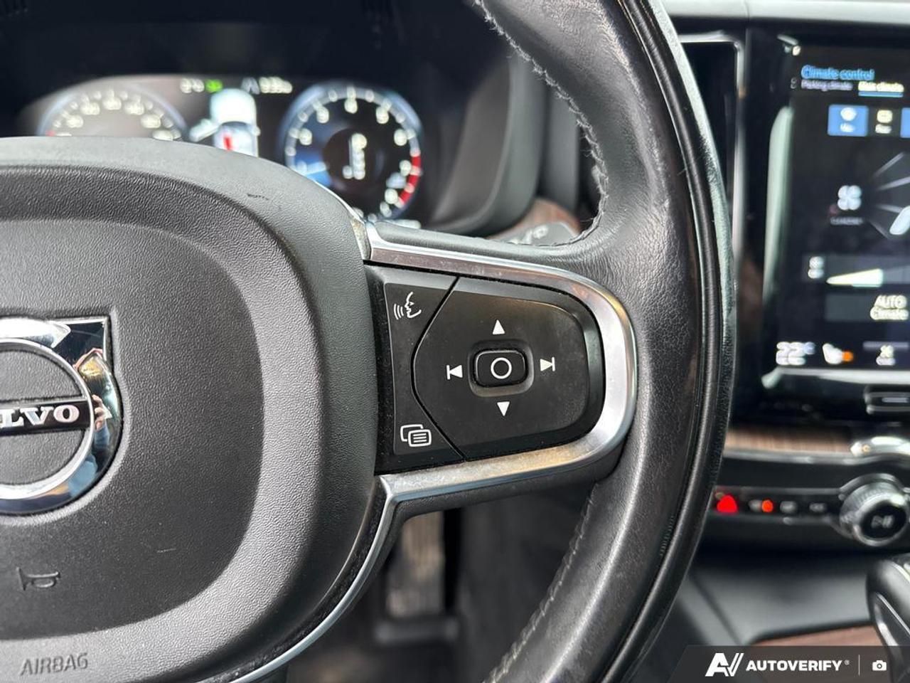 2021 Volvo XC60 T6 Momentum BACKUP CAM   BLUETOOTH   HTD SEATS   K Photo