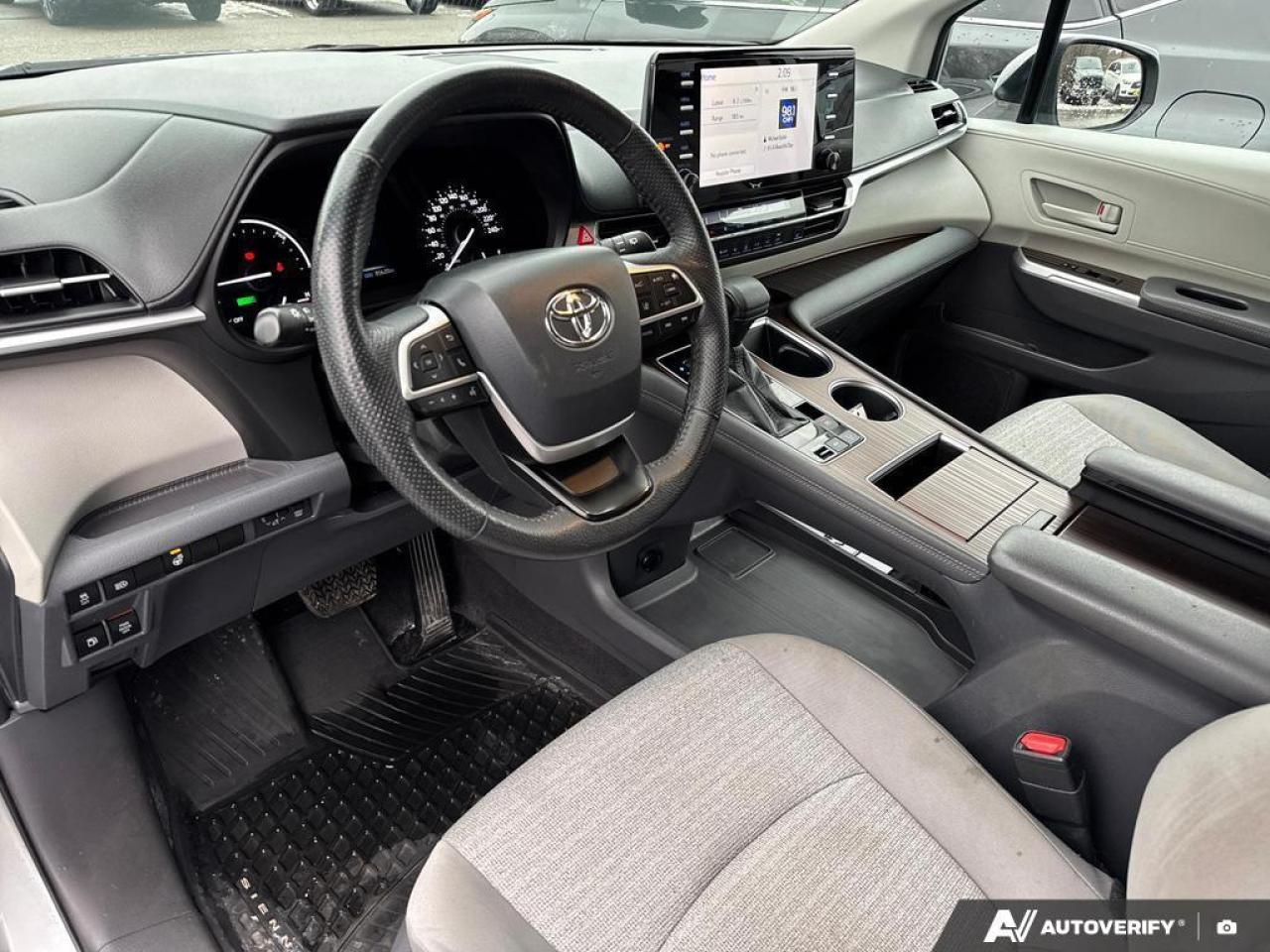 2021 Toyota Sienna LE 8-Passenger BACKUP CAM   BLUETOOTH   HTD SEATS Photo